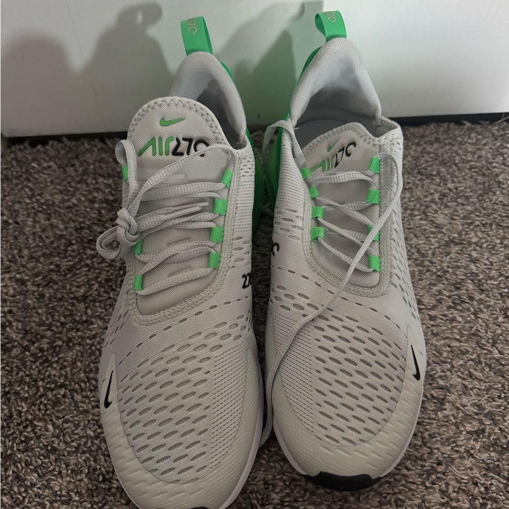 NWOT- Nike AH8050-027 Light Gray Sneakers